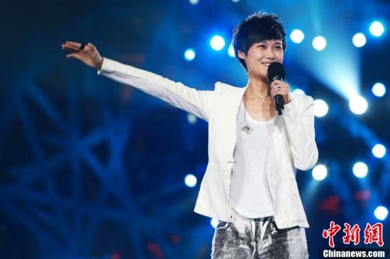 李宇春称经常被迫接商演:在后台想把自己砍死