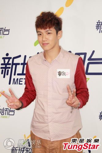 柯震东赴港欲会陈冠希 拒谈绯闻女友萧亚轩