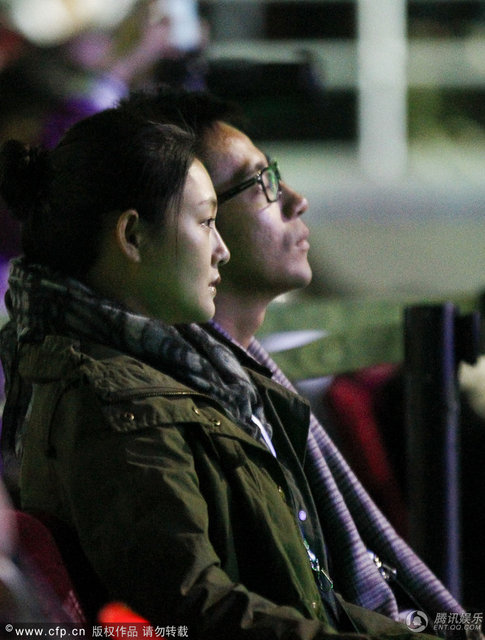 大S丧父后素颜亮相 和老公汪小菲甜蜜看演唱会