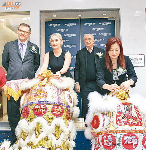 凯特·温斯莱特郭富城相谈甚欢 新欢一旁看得紧