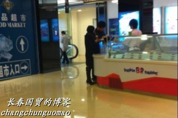 网曝柴静与老公私密合影照 一同购物用餐显恩爱