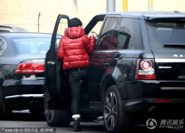 组图:马伊琍刘孜享闺蜜午餐 一路热聊明星范足