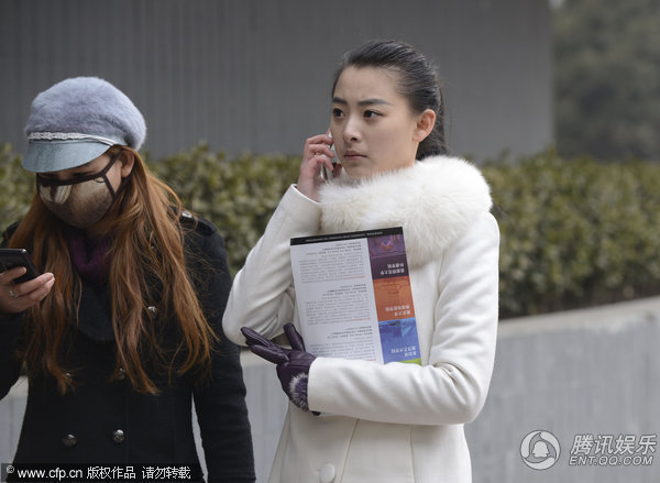 中戏表演系新生初试举行 披风哥、哈欠妹抢镜