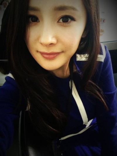 杨幂晒美照自曝发福:过年不胖就不是过年(图)