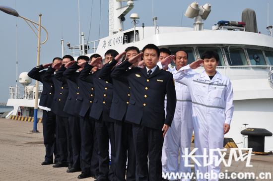 海巡船员列队。姜立伟 摄